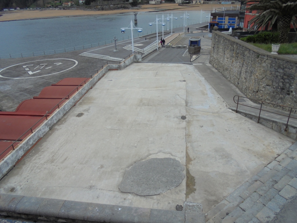 Reparación en explanada entorno San Juan Talako. 