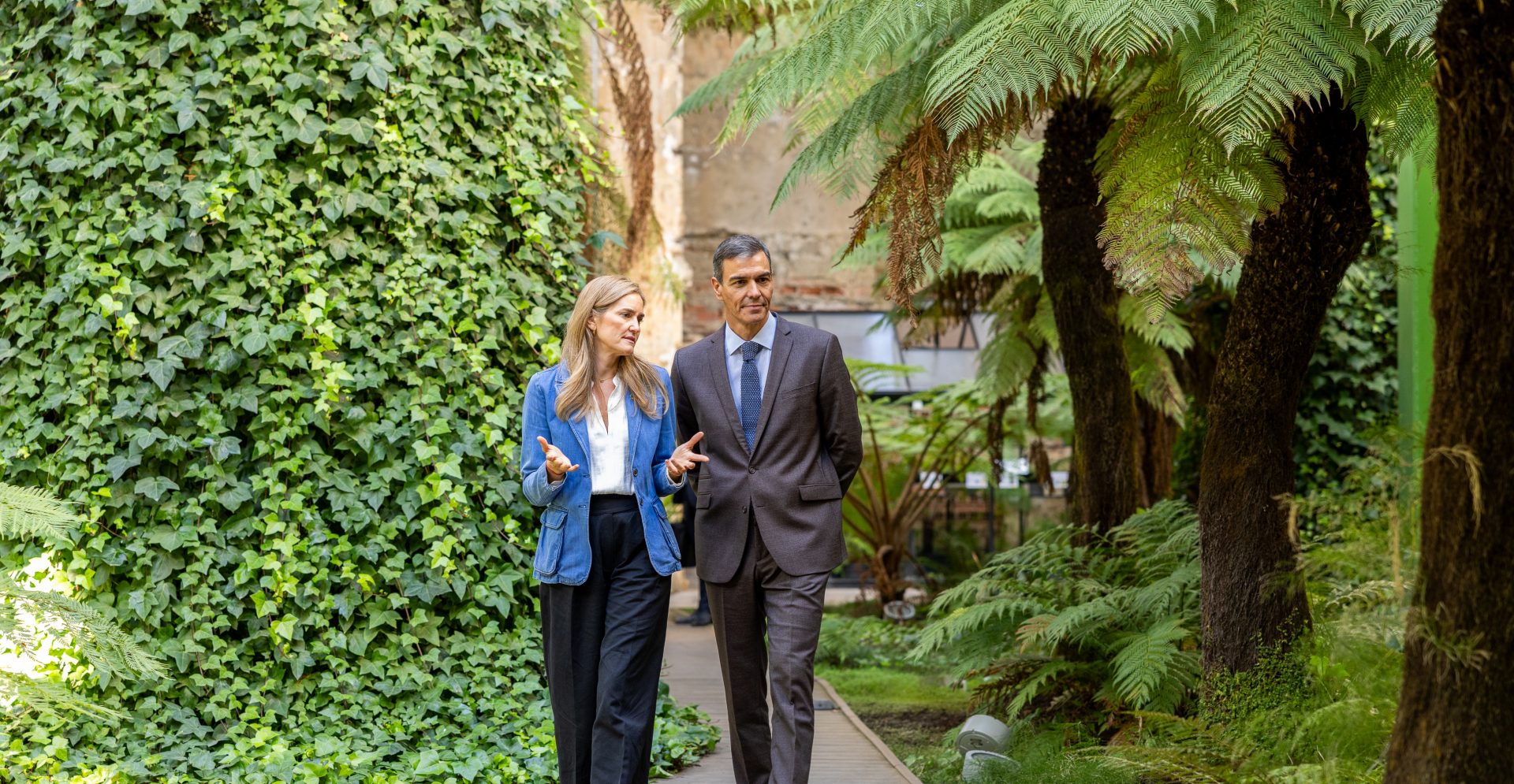 Sara Aagesen y Pedro Sánchez visian la sala Fuego Verde de La Térmica Cultural en Ponferrada