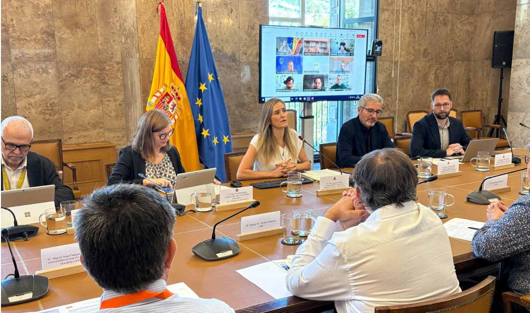 Sara Aagesen junto a autores del Intergovernmental Panel on Climate Change