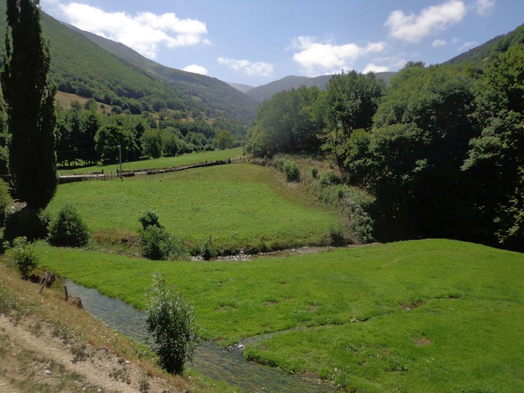 Vista general de uno de los tramos de la reserva natural fluvial Cabecera del río Cibea y arroyo de la Serratina