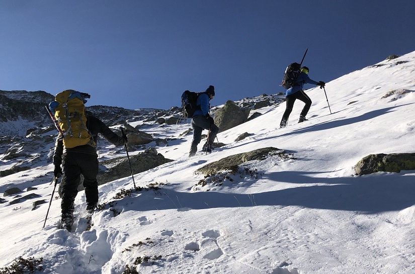 Equipo de Tragsatec Accediendo al glaciar de la Maladeta Octubre 2020