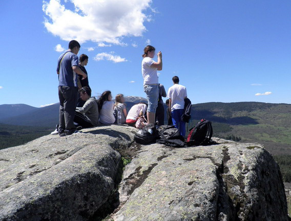 Participantes en el programa realizando un estudio de paisaje