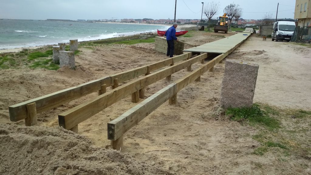 Delimitación de accesos playa de Castro, Ribeira (Durante las obras)