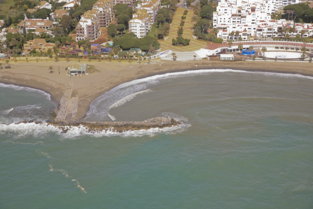 Reparación de los espigones en la playa A Poniente (Puerto Banús) (Antes de las obras)