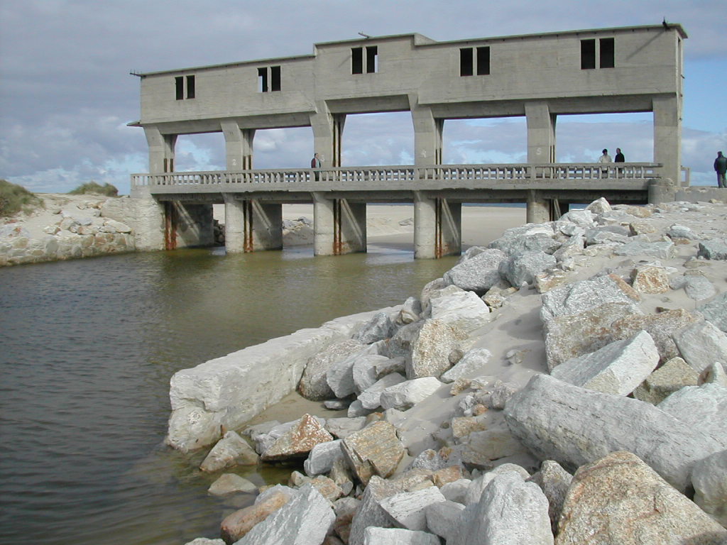 Antes de las obras. Puente y laguna de Baldaio 