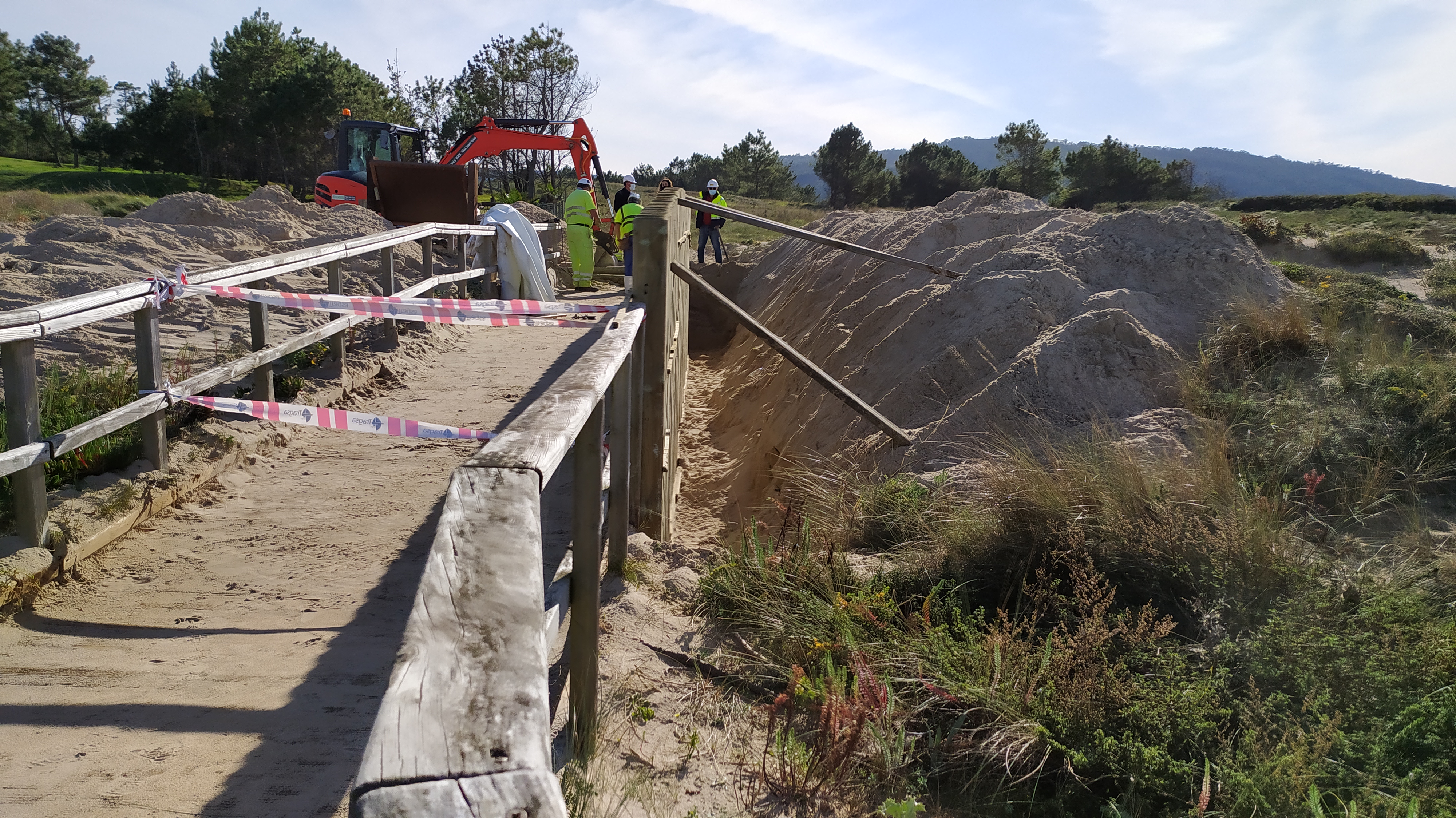 Mantenimiento y conservación V. Ferrol. Playa de Esmelle - Construcción de empalizadas de madera y mejora de accesos (Durante las obras)