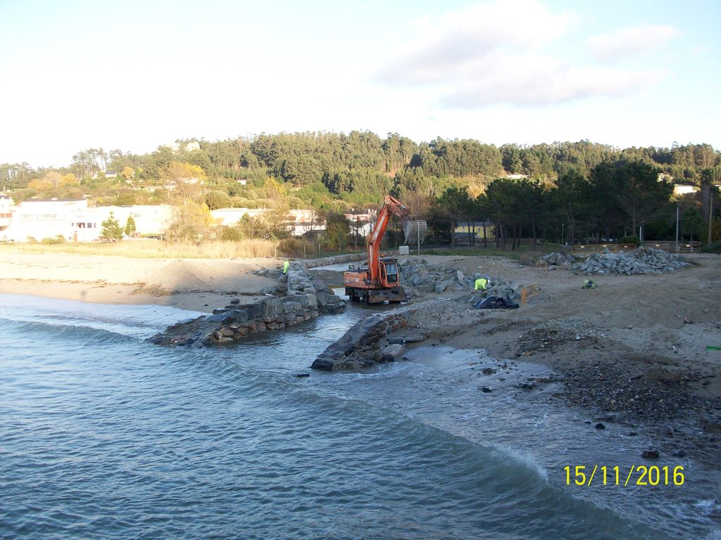 Durante las obras (playa de Espasante (Ortigueira))