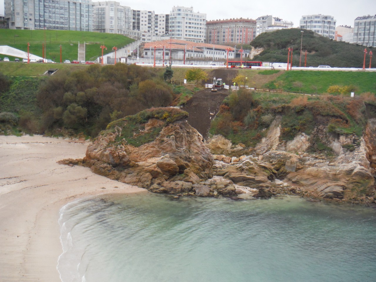 Actuación en el paseo marítimo entre el Aquárium y la playa de As Lapas