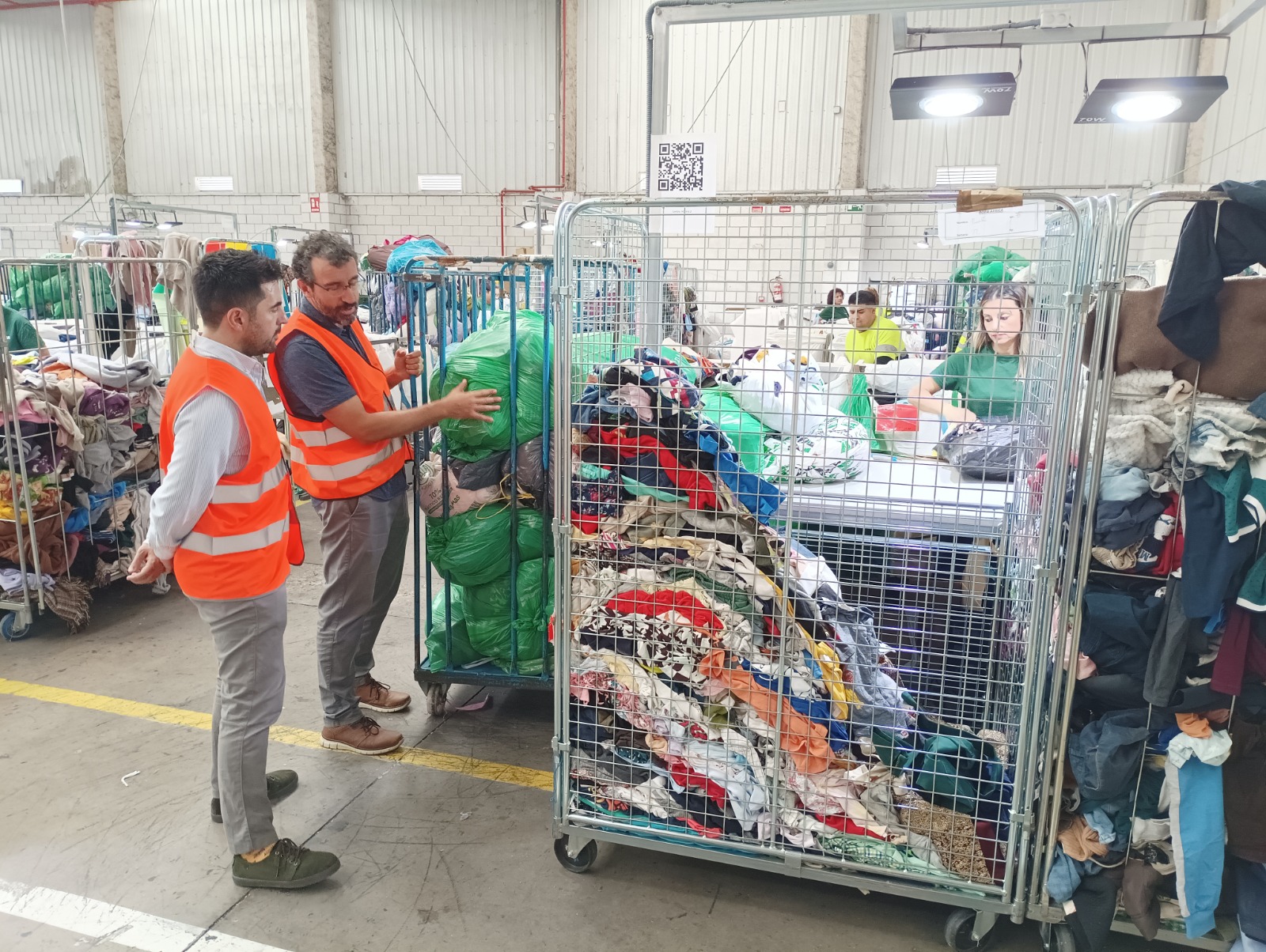 Planta de clasificación de textiles en Leganés (Madrid).