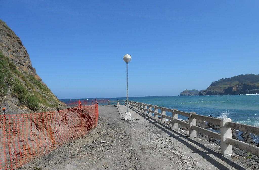 Playa de Bakio y márgenes de la ría Estepona. Margen izquierda