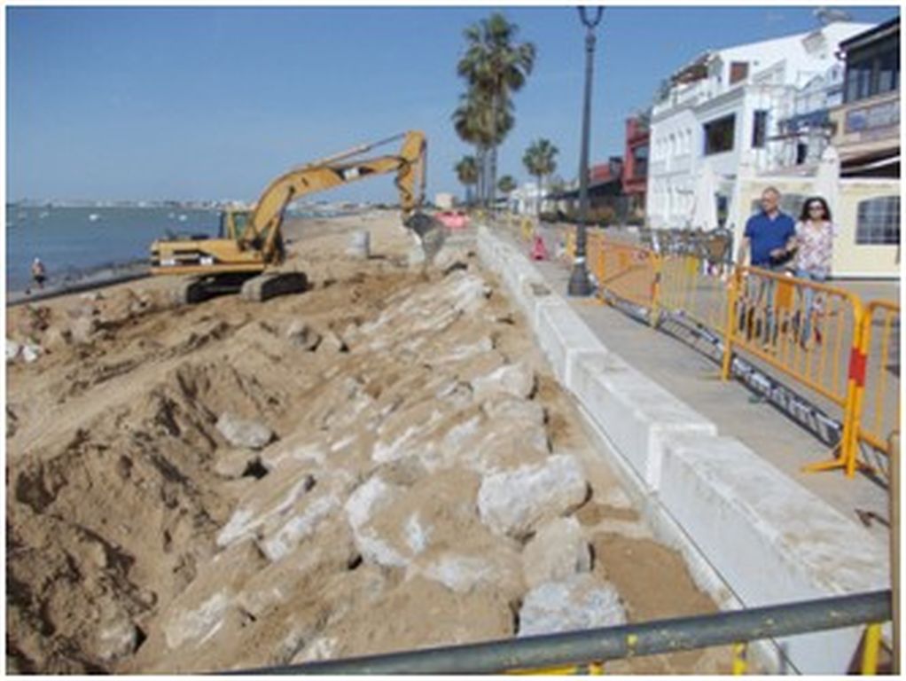 Retirada de escollera playa Punta Montijo