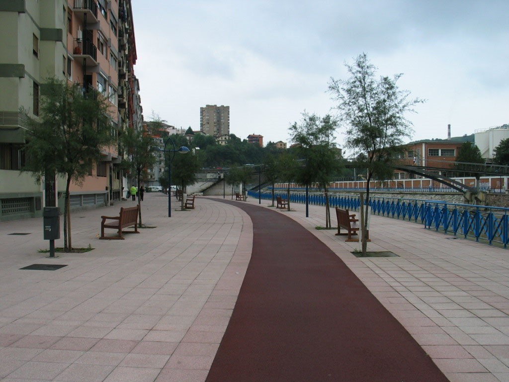 Rehabilitación de las márgenes de la ría del Oiartzun entre los puentes de Lezo y de la Renfe (2003-2004)
