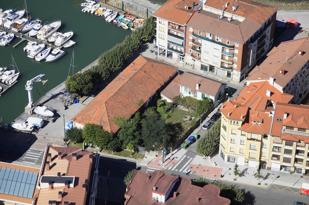 Demolición de edificaciones de la cervecera Maritimo Astondo y posterior restauración dunar (Gorliz)